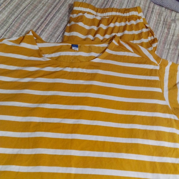 💥PLUS SIZE LOUNGE SET TOP PANTS PAJAMAS 2X-3X NEW CLOTHES OLD NAVY - Picture 6 of 8